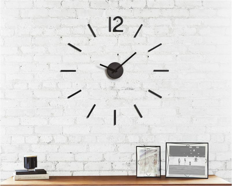fekete színű minimalista design fali óra különálló elemekből, szülinapi ajándék ötletek férfiaknak