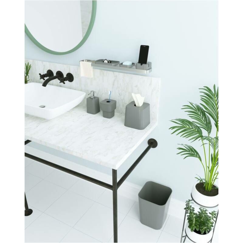 modern világos fürdőszoba mosdó egymáshoz illő design fürdőszoba kiegészítőkkel