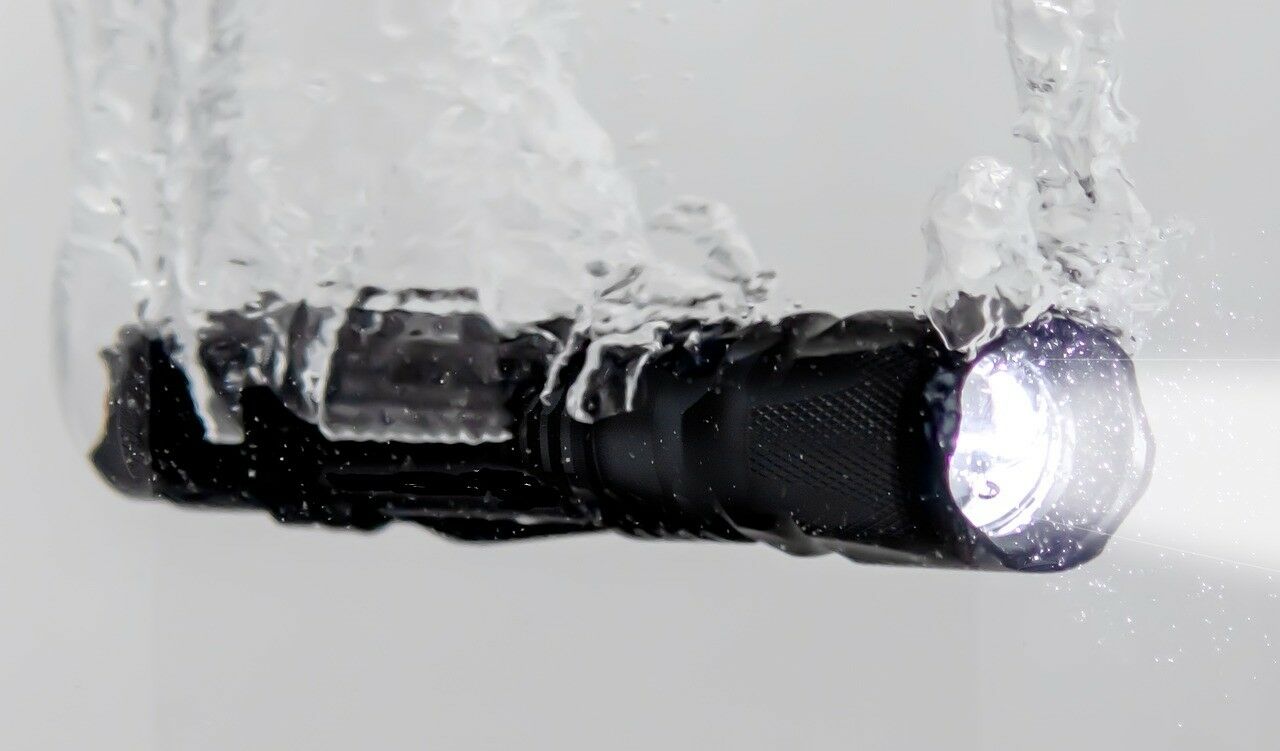 Víz alatt világító vízálló LED lámpa